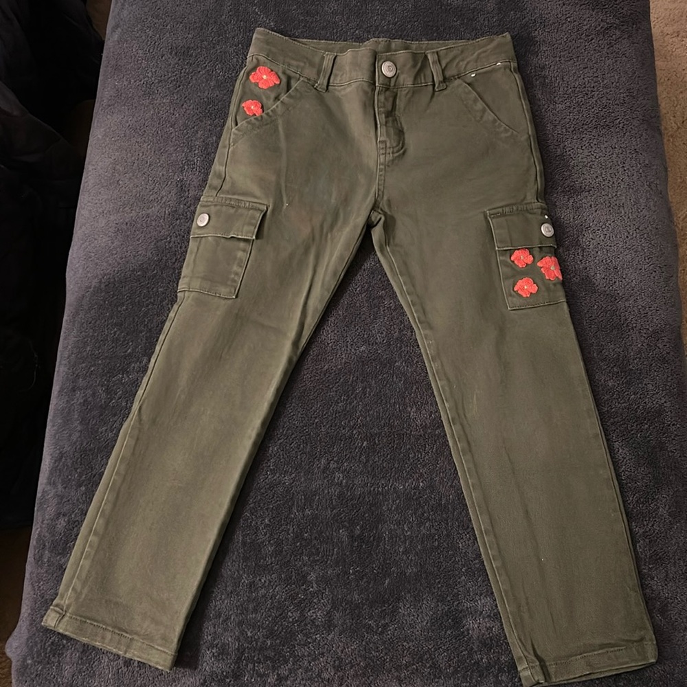 Gymboree Girls size 8 Olive Green Cargo Pants with embroidered flowers